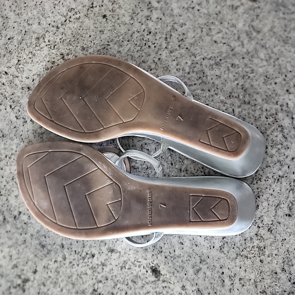 Montego Bay Club silver Regan thong sandal! - Picture 7 of 7